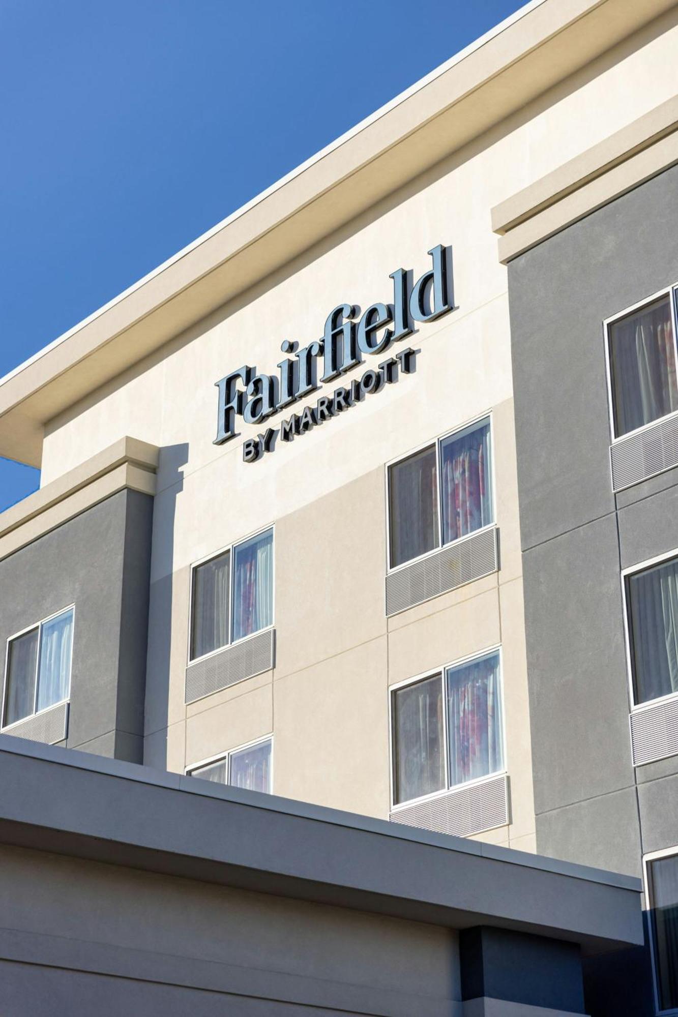 Fairfield Inn & Suites By Marriott Smithfield Exteriör bild